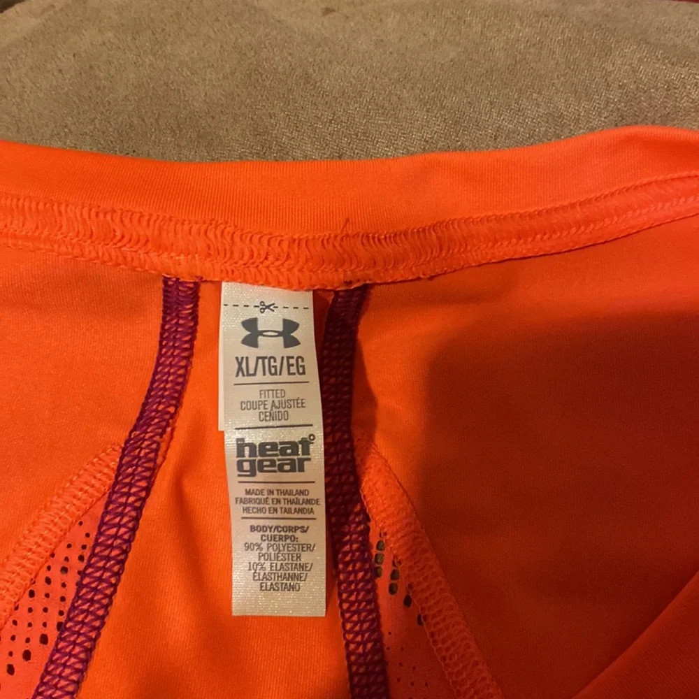 Under armour shirt - Picture 2 of 3